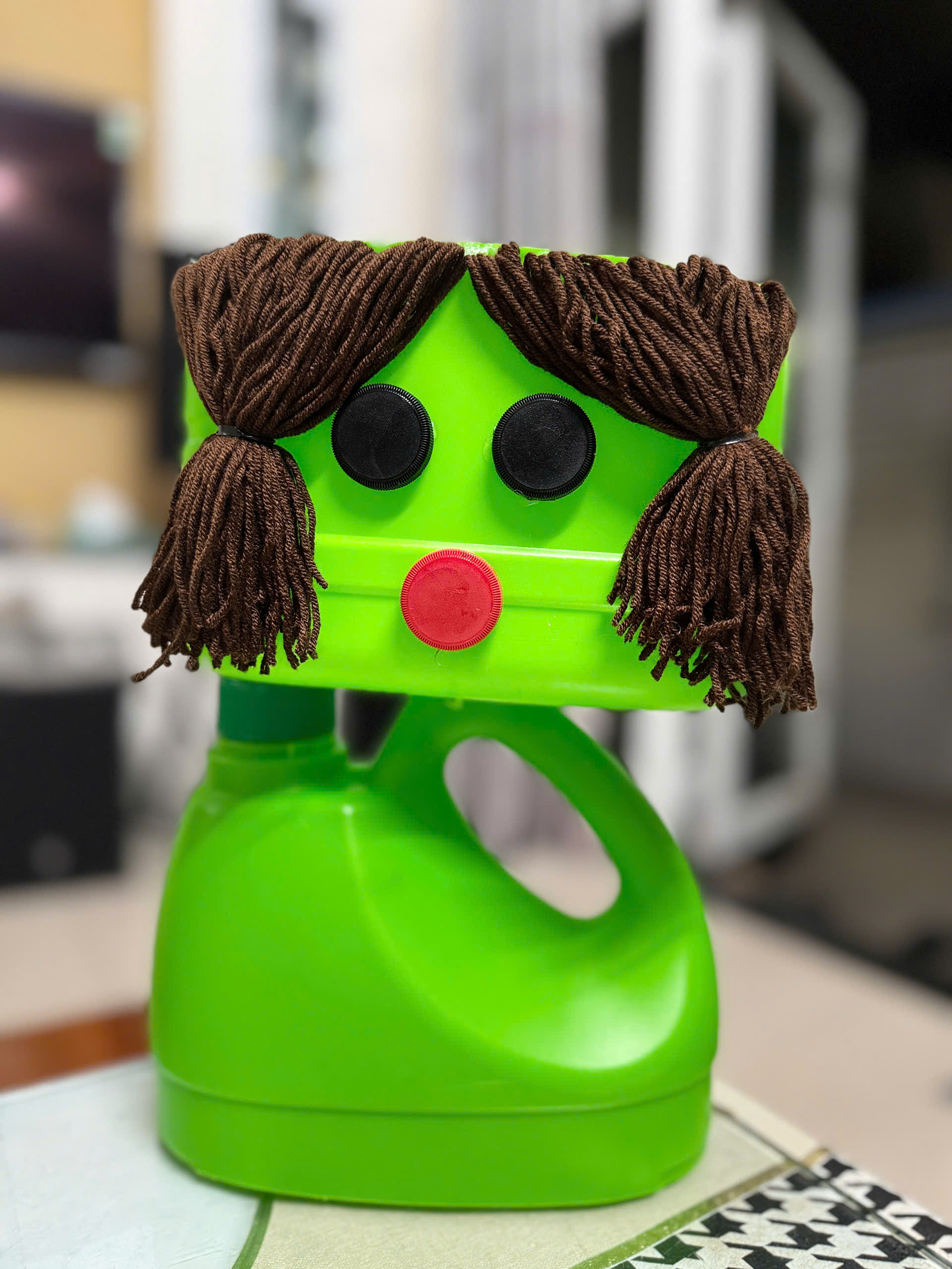 Ví dụ chậu cây tái chế hình mèo, khủng long